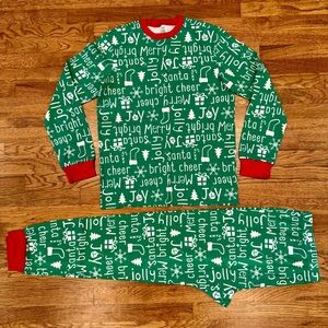 NWOT Unisex / Adult Carter's Green and Red Holiday Pajama Set - Size XL